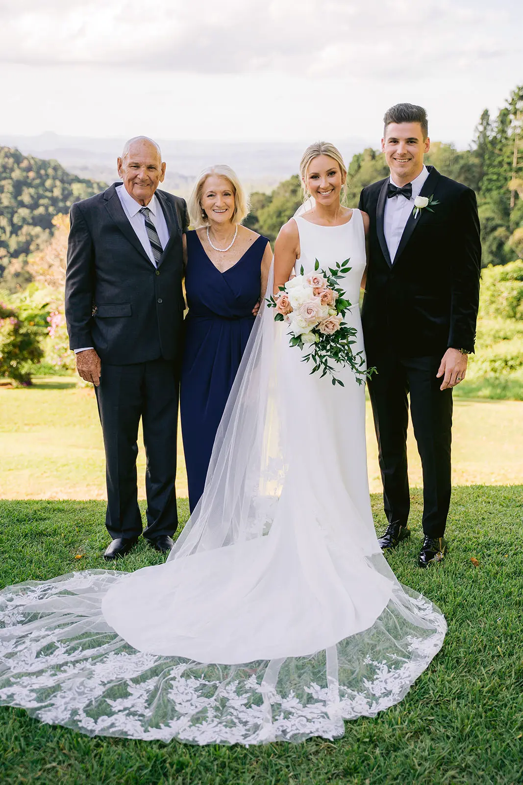 wedding day family portraits at maleny manor